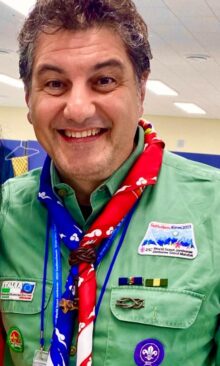 Capo Scout del CNGEI da 40 anni: già Capo Scout Nazionale, Vice Presidente della FIS e Responsabile delle Relazioni Internazionali sia dell’Associazione che della Federazione. Ha rappresentato l’Italia in molte assise ed eventi internazionali, già membro del Comitato Scout della Regione Europa, oggi è il Responsabile della Comunicazione e Consigliere Nazionale del CNGEI, dove, per la Sezione di Cremona, ha svolto ruolo di Capo Reparto e Capo in Compagnia, intitolata a quelle “Aquile Randagie” la cui storia - in età rover - fu così pregna di valori che valeva la pena essere vissuti e tramandati, in seguito, anche come Formatore di formatori e di Adulti/Giovani Capi. “Credo che lo Scoutismo sia la massima espressione dell’esperienza dell’educazione non formale ed è da vivere con passione, curiosità, prossimità, responsabilità, solidarietà, competenza ed un pizzico di follia … senza mai dimenticare il sorriso sulle labbra anche nelle difficoltà”